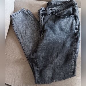 3 For $25💛Fashion Nova Distressed Charcoal Denim Jeans